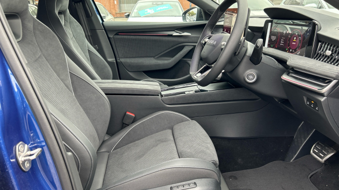 Skoda Superb 1.5 TSI e-TEC Sportline 5dr DSG Petrol Hatchback - Image 15
